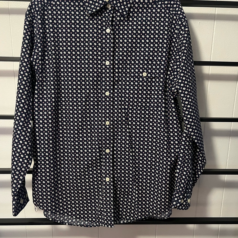 Chic, EUC Women's Size M, EDDIE BAUER Long Sleeve Button Down Shirt, G25